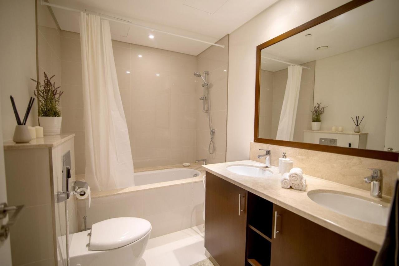 Elegant Apt With Balcony Minutes From Burj Khalifa Dubai Exterior photo