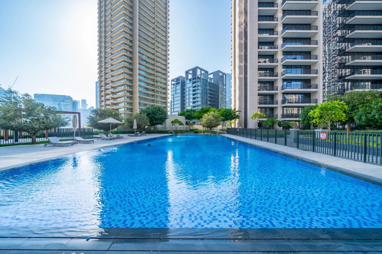 Elegant Apt With Balcony Minutes From Burj Khalifa Dubai Exterior photo