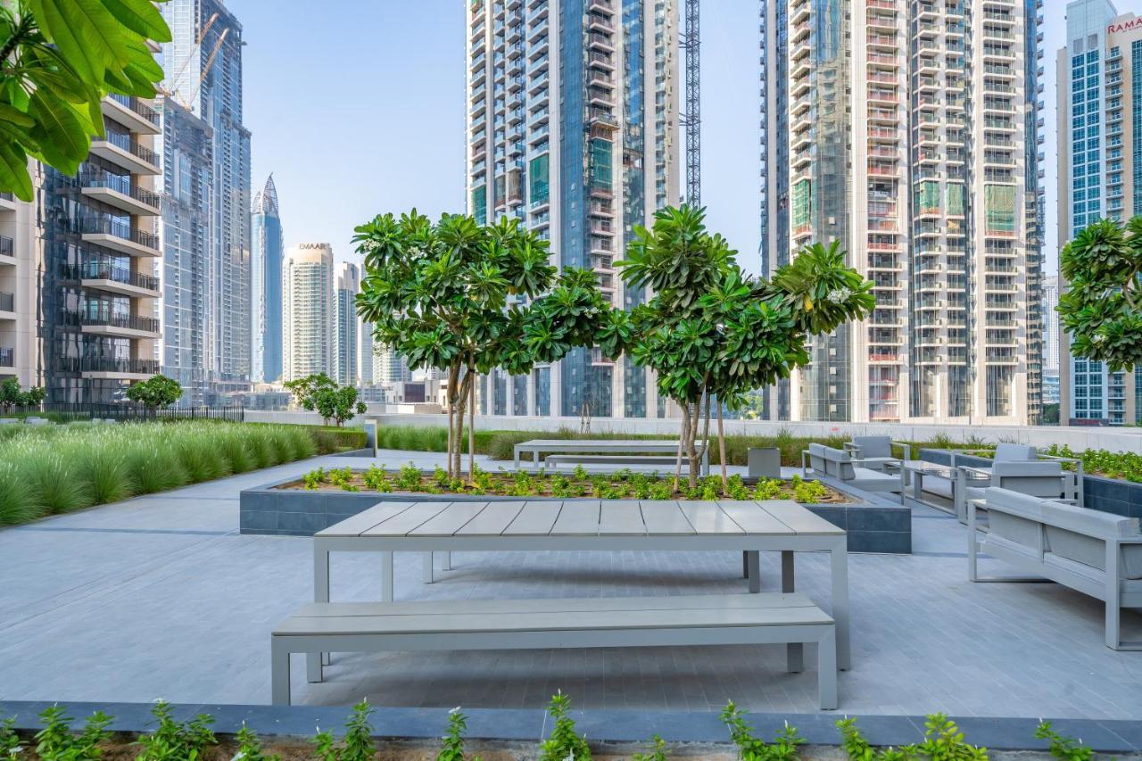 Elegant Apt With Balcony Minutes From Burj Khalifa Dubai Exterior photo