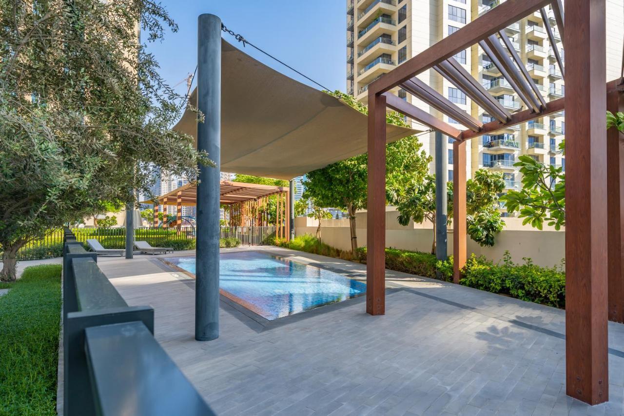 Elegant Apt With Balcony Minutes From Burj Khalifa Dubai Exterior photo