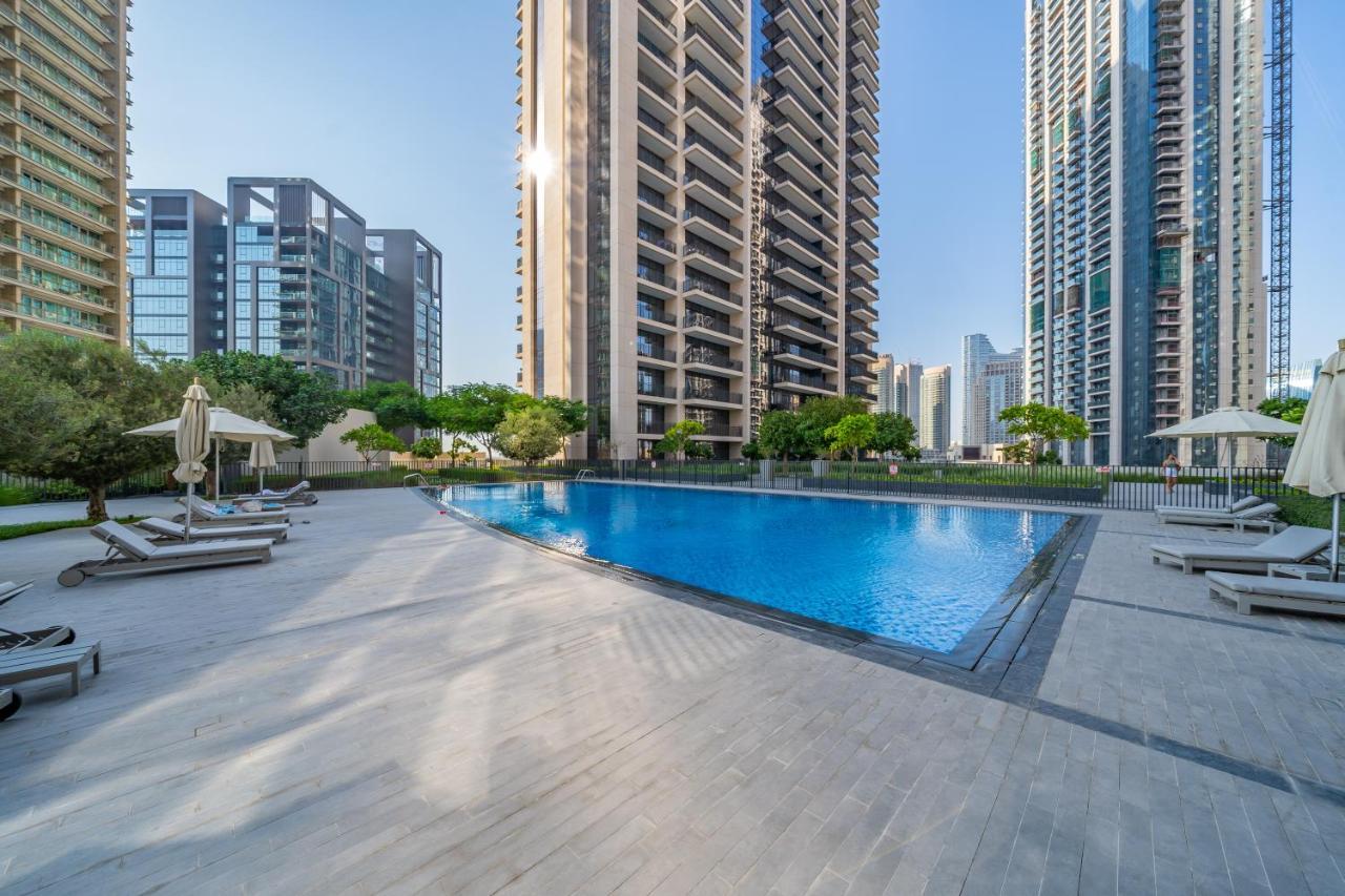 Elegant Apt With Balcony Minutes From Burj Khalifa Dubai Exterior photo